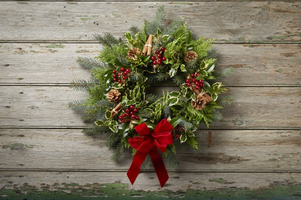 Step-by-Step Guide on How to Make Your Own Christmas Wreath